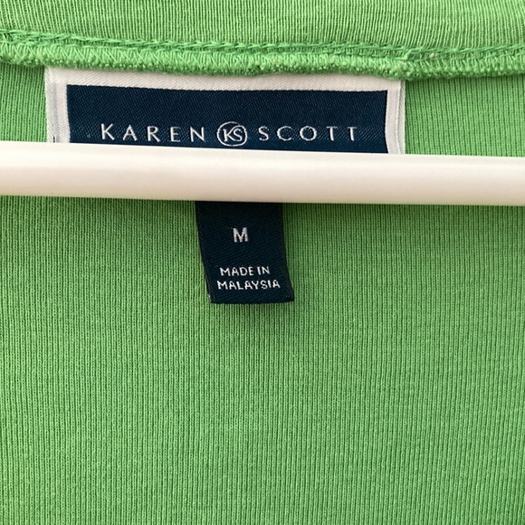 Karen Scott women V-neck cotton top. Size M. - Picture 2 of 2